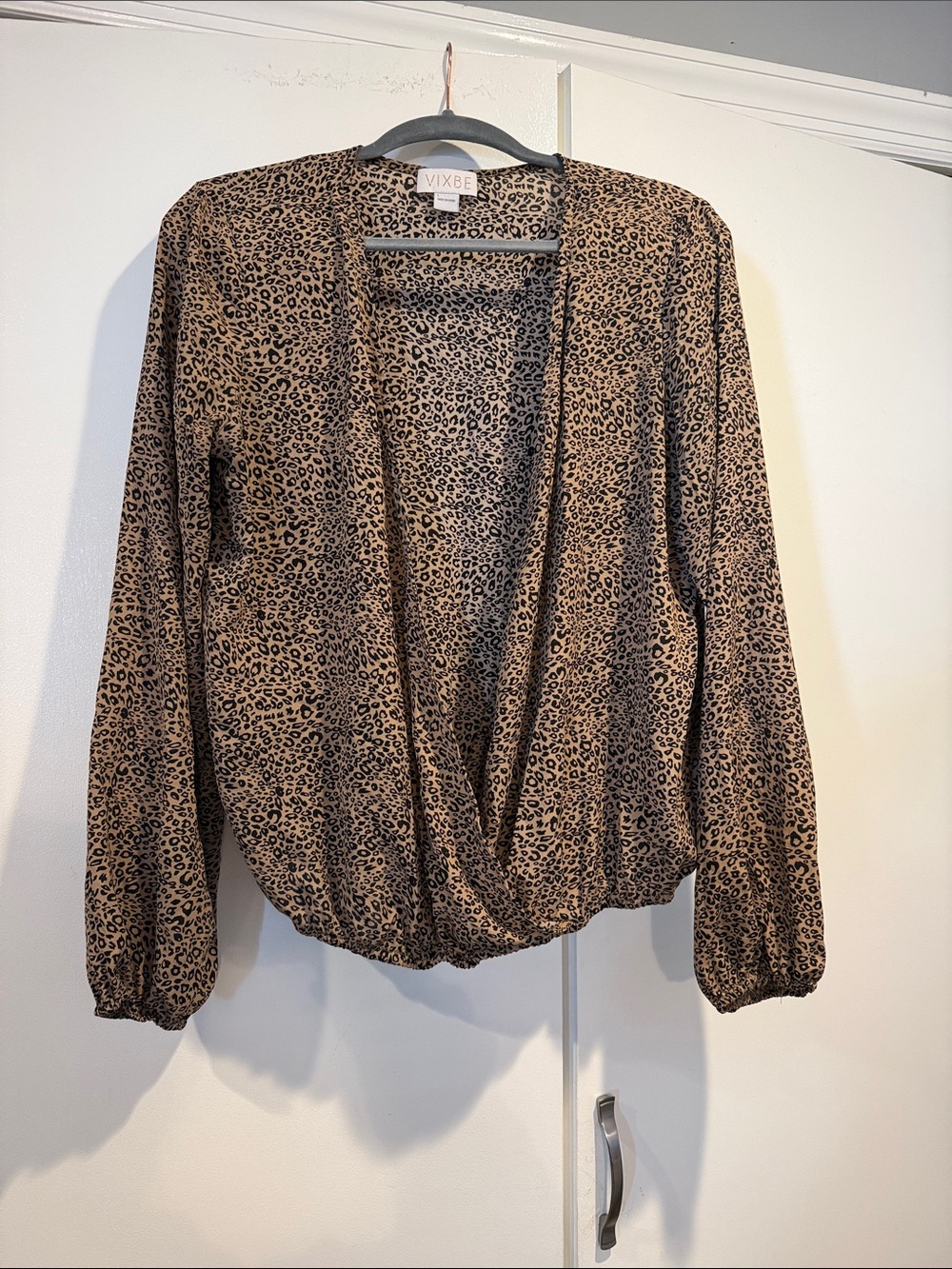 Vixbe Women's Brown Leopard Print Long-Sleeve Wrap Top